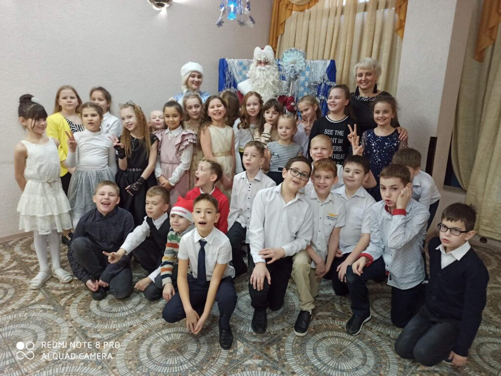 ГБОУ СОШ №2 г. Сызрани | Новогодний карнавал в ДК Горизонт в 3В классе