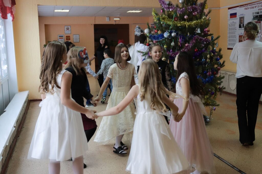 ГБОУ СОШ №2 г. Сызрани | Новогодние представления в 4-х классах