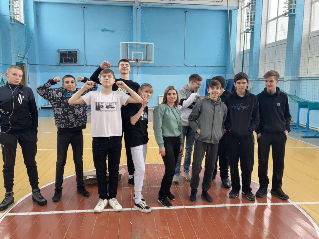 ГБОУ СОШ №2 г. Сызрани | Новый год в кроссовках, 8-г класс