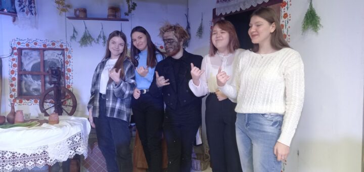 ГБОУ СОШ №2 г. Сызрани | Поездка учащихся 9-11 классов в камерный театр "Полночь"