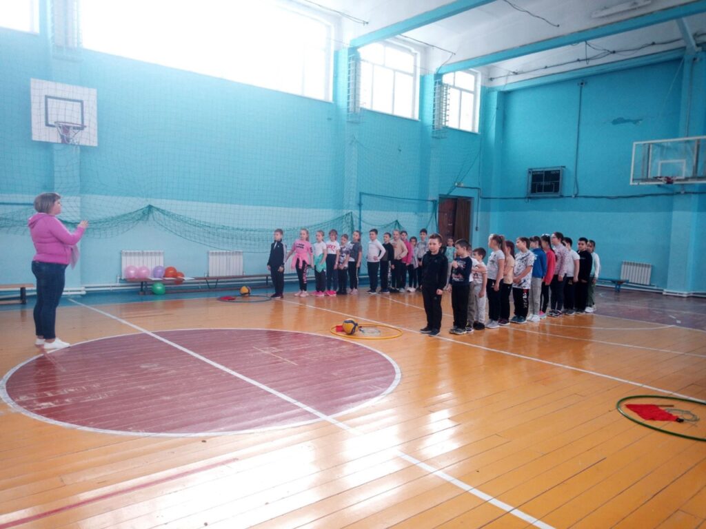 ГБОУ СОШ №2 г. Сызрани | Чтобы сильным быть и ловким, помогают тренировки!