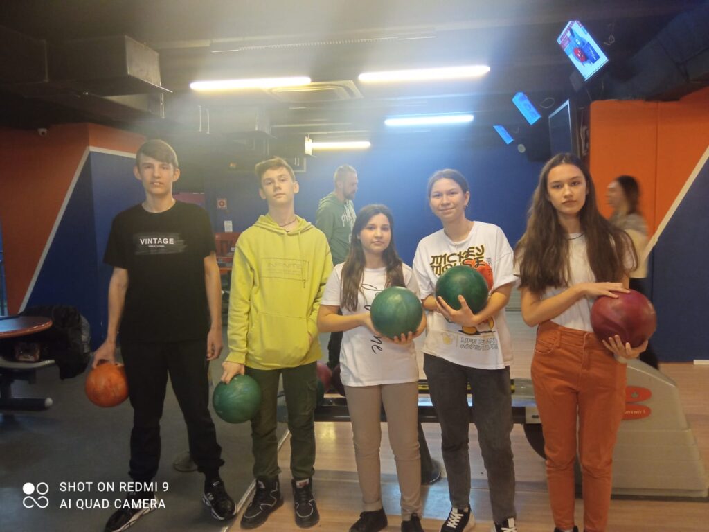 ГБОУ СОШ №2 г. Сызрани | Дружеская встреча по боулингу в 6-Б классе