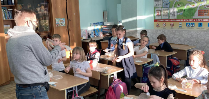 ГБОУ СОШ №2 г. Сызрани | Классная встреча с ремесленником из  Самары Михаилом Коровкиным