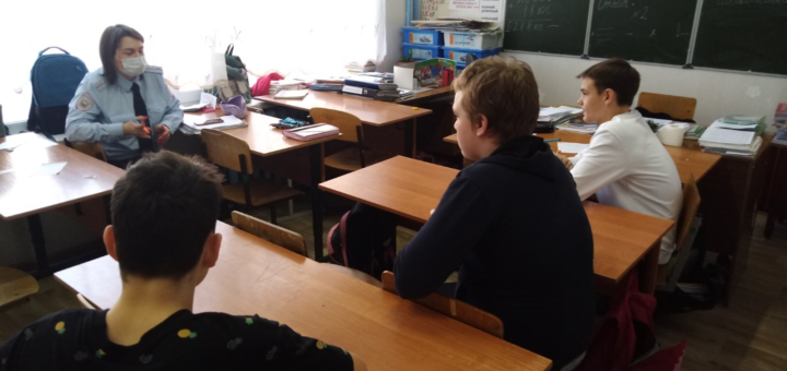 ГБОУ СОШ №2 г. Сызрани | Встреча  инспектора ПДН Гусевой О.Г. с учащимися 7-9 классов