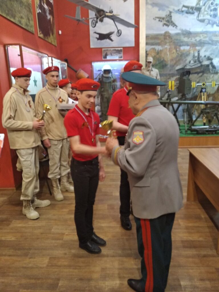 ГБОУ СОШ №2 г. Сызрани | Награждение юнармейцев-победителей военно-исторической олимпиады, посвященной 77 годовщине Победы в ВОВ