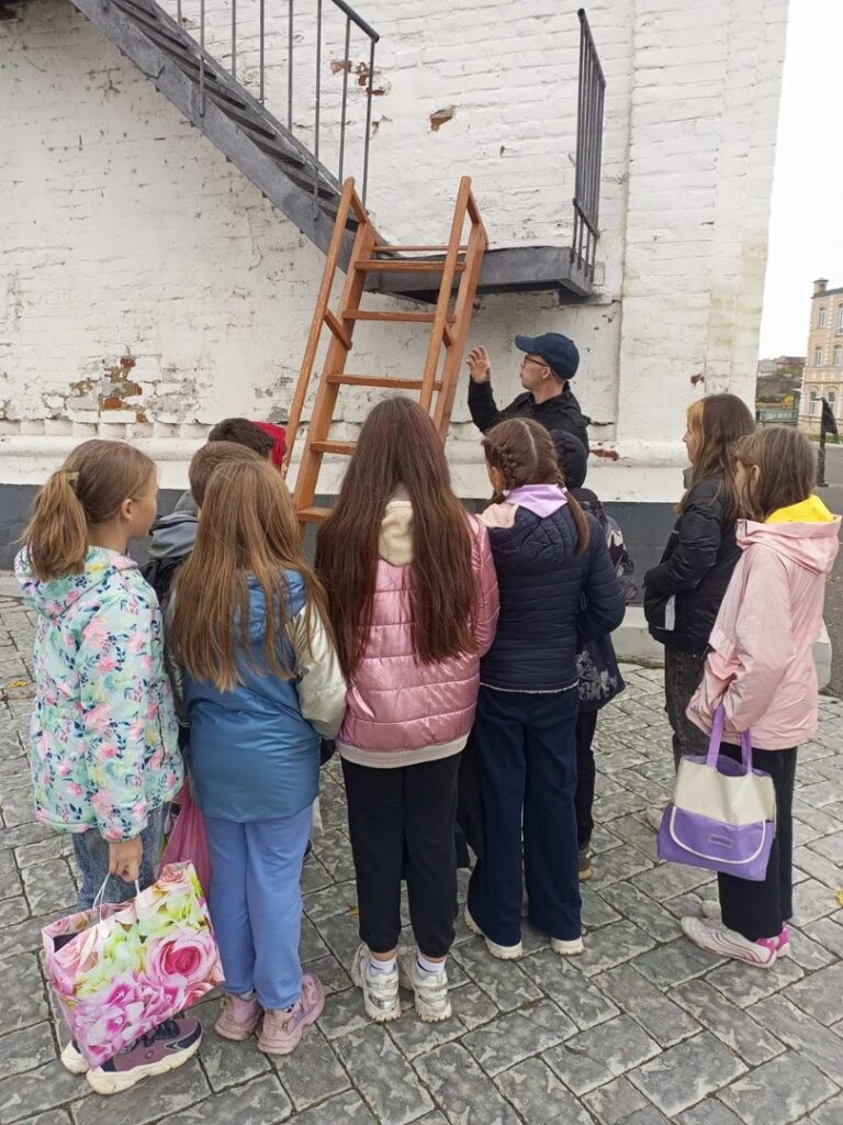 ГБОУ СОШ №2 г. Сызрани | Экскурсия в Спасскую кремлевскую башню 5а, 5г  классов