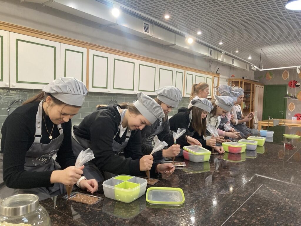 ГБОУ СОШ №2 г. Сызрани | Экскурсия 8-а класса по замечательным местам города Пенза