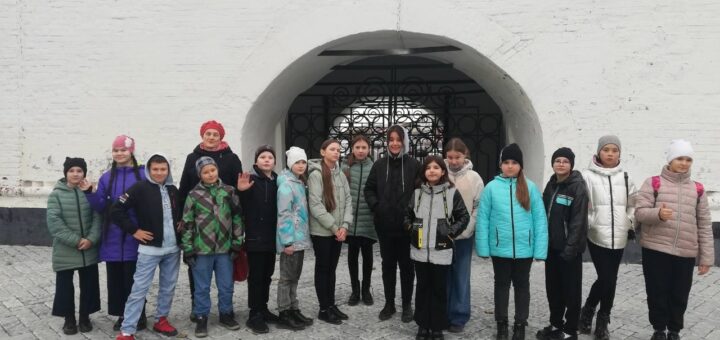 ГБОУ СОШ №2 г. Сызрани | Экскурсия в Спасскую кремлевскую башню 5а, 5г  классов