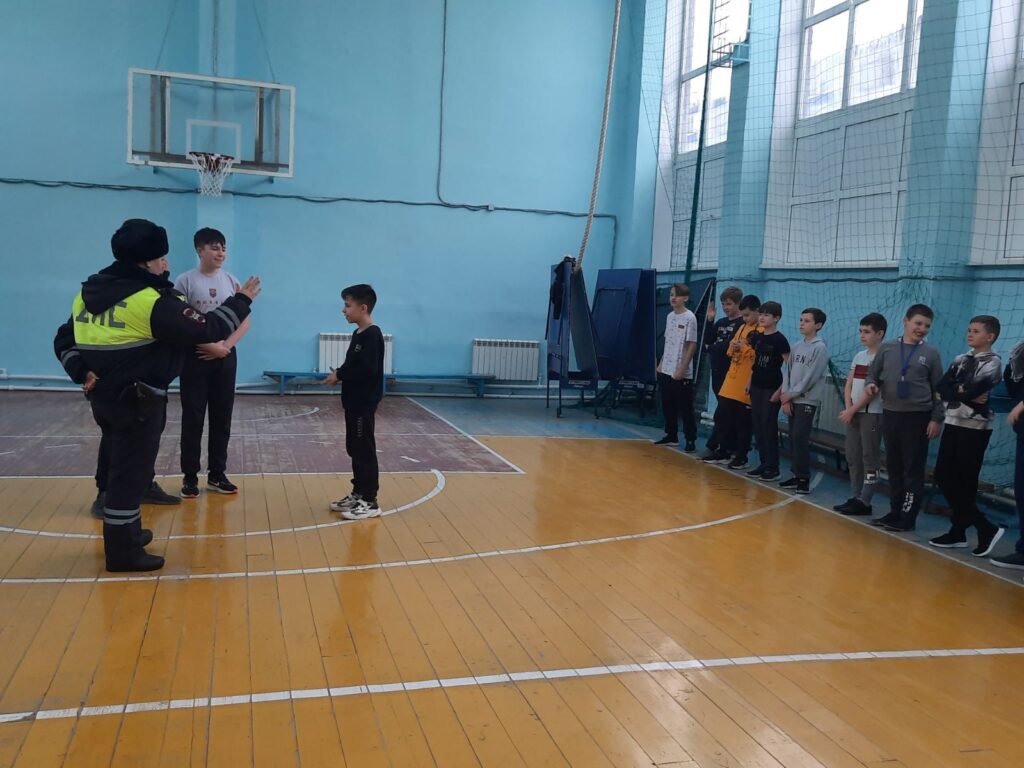 ГБОУ СОШ №2 г. Сызрани | Встреча учащихся с сотрудниками ДПС