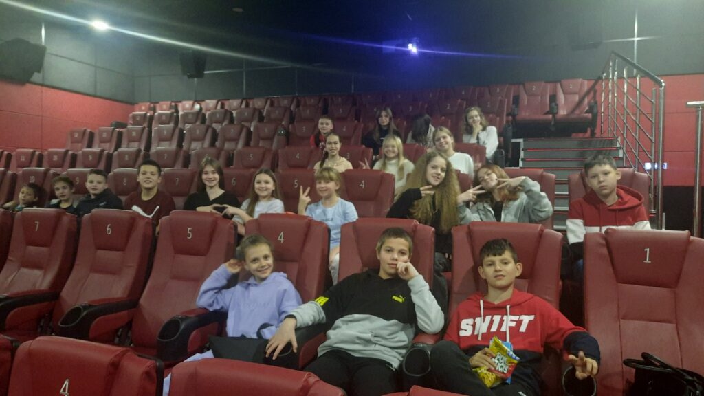 ГБОУ СОШ №2 г. Сызрани | Поездка 6-А класса в кинотеатр Q-Cinema