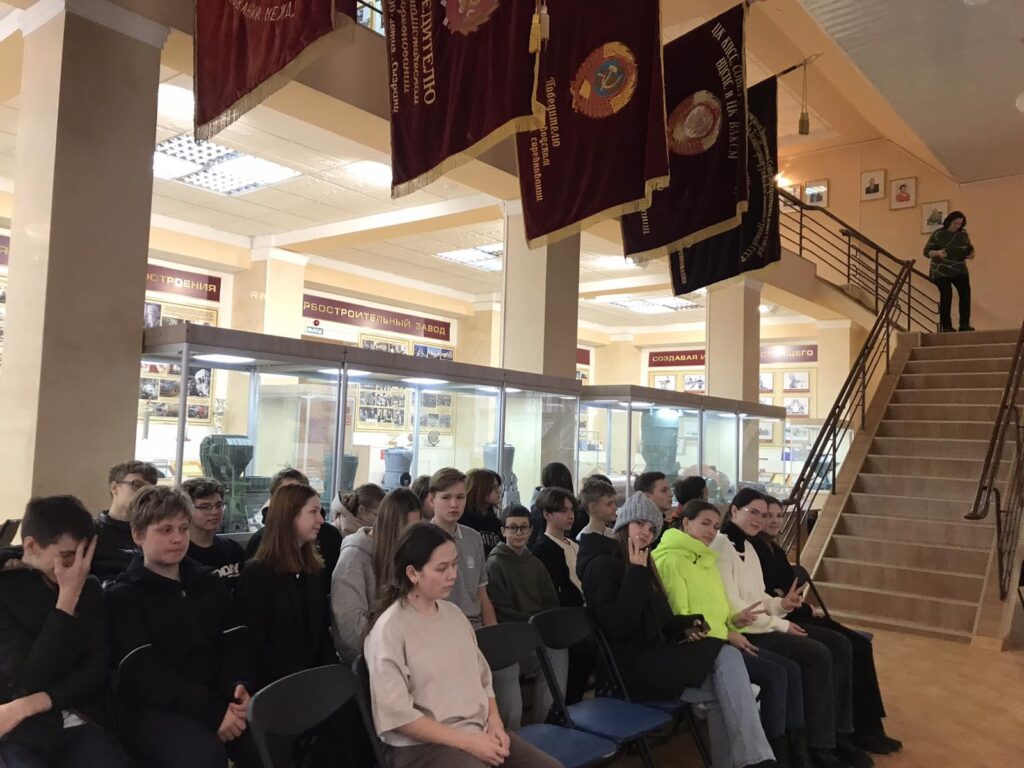 ГБОУ СОШ №2 г. Сызрани | Экскурсия на ОАО«Тяжмаш» 8-Б класса