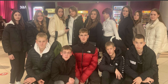 ГБОУ СОШ №2 г. Сызрани | Реализация проекта "Пушкинская карта": Просмотр фильма "Пётр I: Последний царь и первый император"