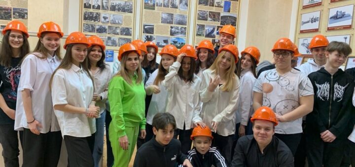 ГБОУ СОШ №2 г. Сызрани | Экскурсия 9-б класса на АО "Тяжмаш"