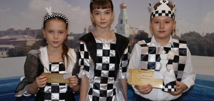 ГБОУ СОШ №2 г. Сызрани | Награждение победилей городских конкурсов "Новогодняя игрушка 2023" и "Новогодний костюм 2023"