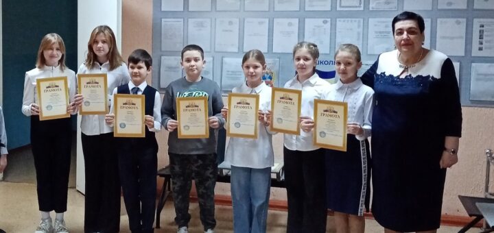 ГБОУ СОШ №2 г. Сызрани | Награждение лучших учащихся школы на торжественной линейке 16.01.2023 г.