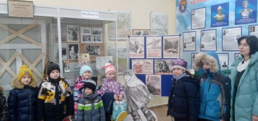 ГБОУ СОШ №2 г. Сызрани | Встреча учащихся 8-а класса с членом Союза журналистов России Любовью Папета в библиотеке им. Маяковского «Библиомаяк»