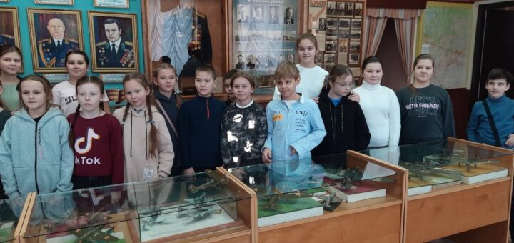 ГБОУ СОШ №2 г. Сызрани | Экскурсия 4-А класса в музей СВВАУЛ