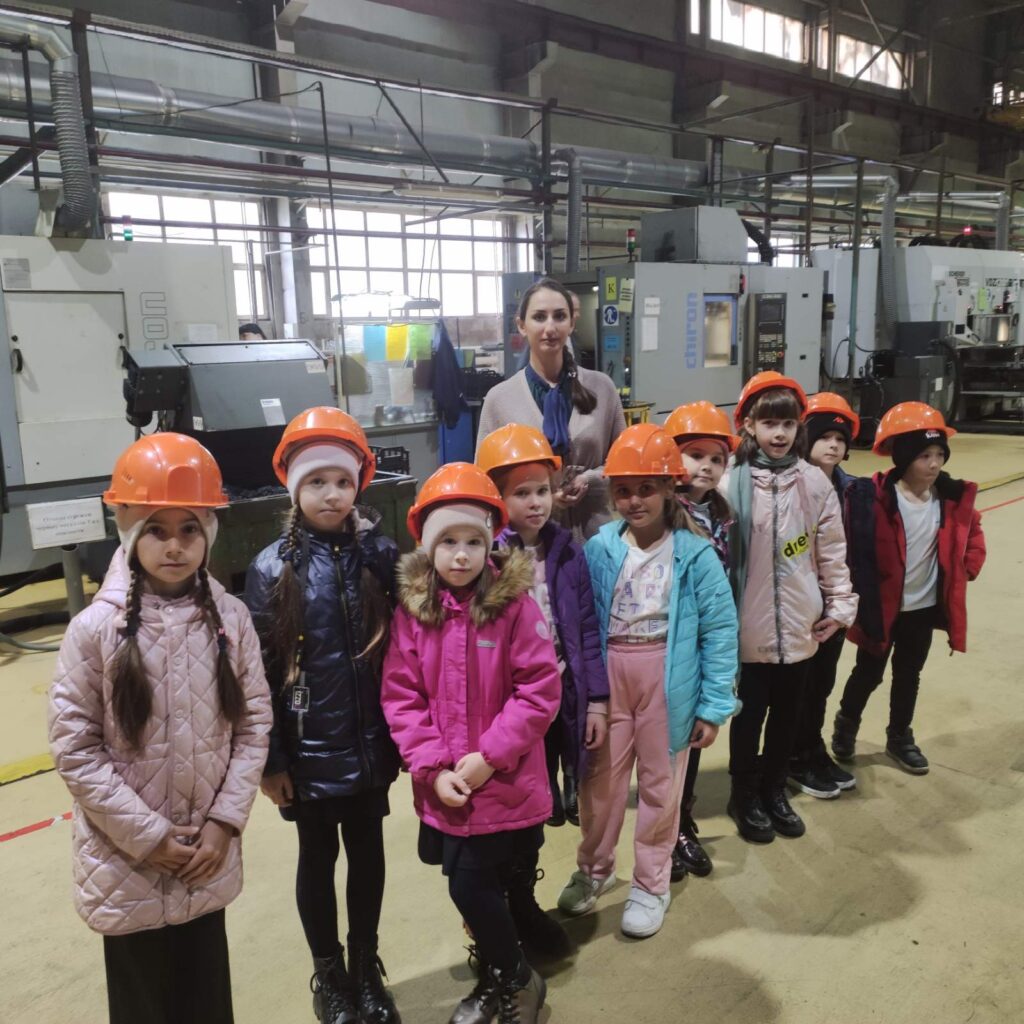 ГБОУ СОШ №2 г. Сызрани | Папа, мама - гид