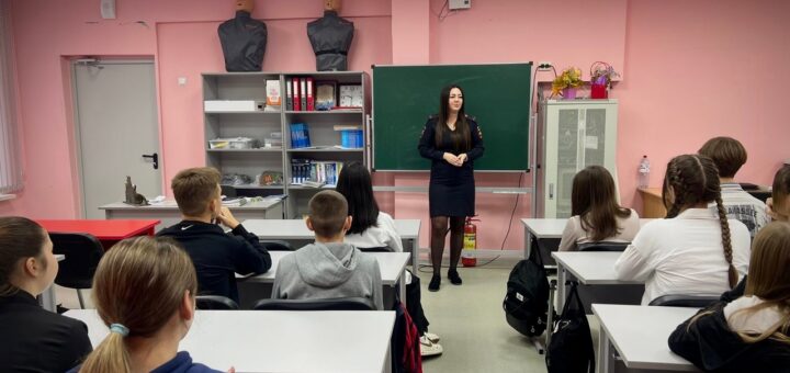 ГБОУ СОШ №2 г. Сызрани | ПДД. Встреча школьников с инспектором Перовой Д.А.