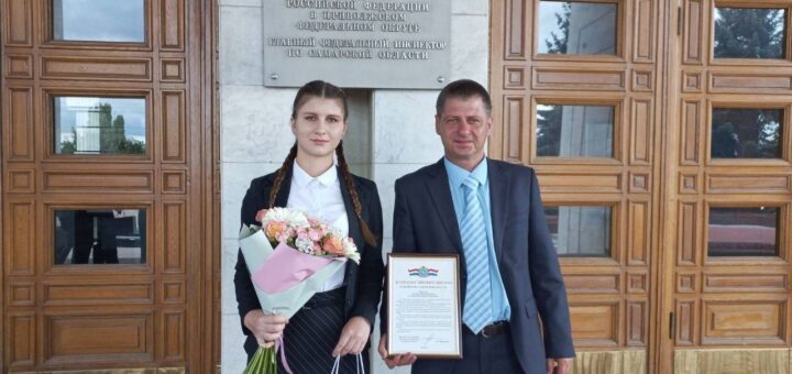 Торжественная церемония вручения медалей За особые успехи в учении 1 степени