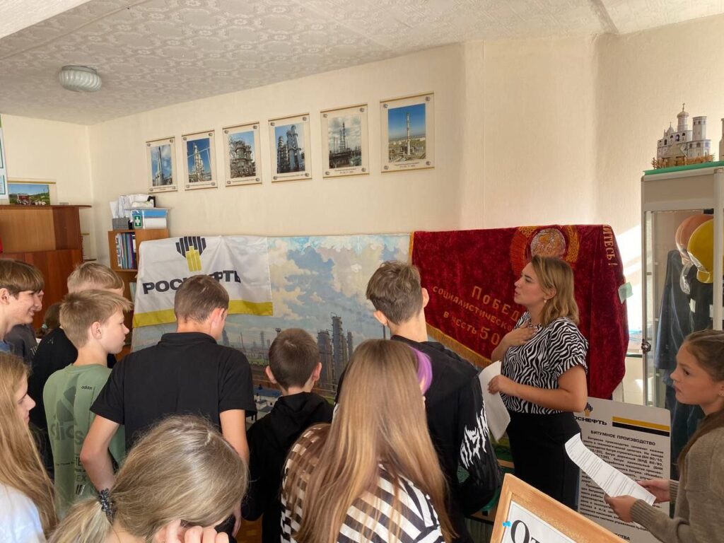 Экскурсия в школьный музей “Трудовой и боевой славы ОАО СНПЗ” для учащихся 7 класса ГБОУ ООШ №39 ГБОУ СОШ №2 г. Сызрани | Экскурсия в школьный музей
