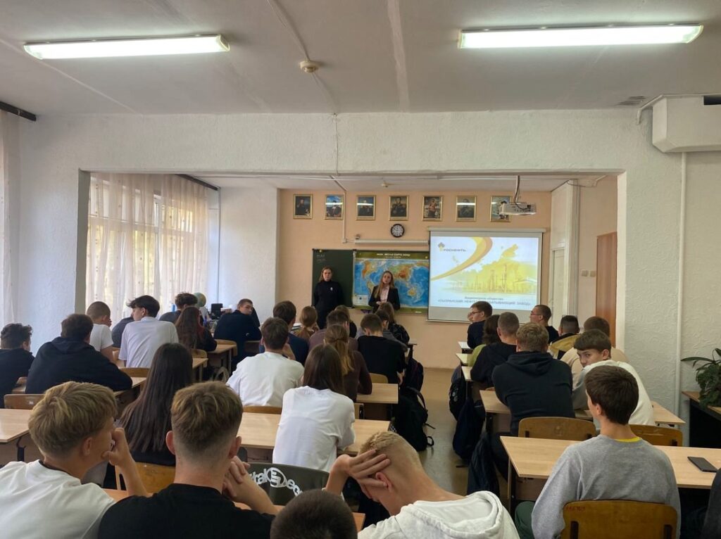 Профориентационная встреча учащихся 11-х классов с представителями АО СНПЗ ГБОУ СОШ №2 г. Сызрани | Профориентационная встреча учащихся 11-х классов с представителями АО СНПЗ