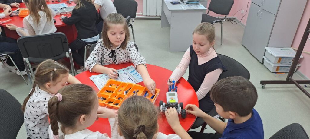 Творческая мастерская по конструированию космических аппаратов на базе Точки Роста в рамках всероссийского фестиваля “Космофест-2025” ГБОУ СОШ №2 г. Сызрани | Творческая мастерская по конструированию космических аппаратов на базе Точки Роста в рамках всероссийского фестиваля