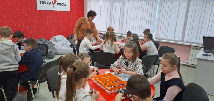 Конструирование космических аппаратов в ЦО Точка Роста в 1-а классе