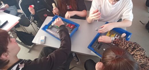 ГБОУ СОШ №2 г. Сызрани | Интерактивная игра-викторина «От побед на земле к победам в космосе» в 10-х классах