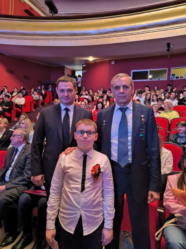 Время героев. Встреча с лётчиком-космонавтом, Героем России Михаилом Борисовичем Корниенко ГБОУ СОШ №2 г. Сызрани | Время героев. Встреча с лётчиком-космонавтом, Героем России Михаилом Борисовичем Корниенко