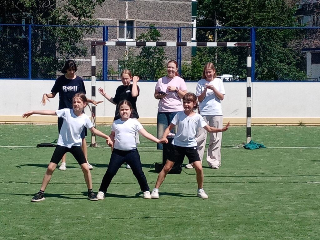 ГБОУ СОШ №2 г. Сызрани | Закрытие смены в летнем оздоровительном лагере дневного пребывания детей «Время первых