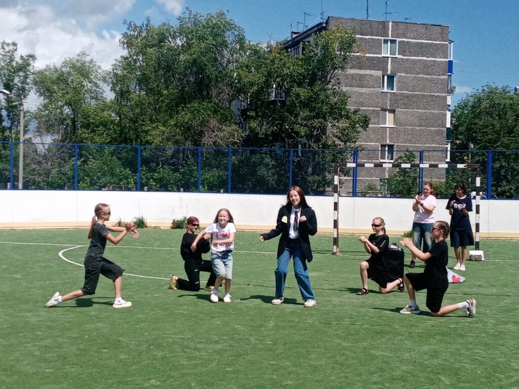 ГБОУ СОШ №2 г. Сызрани | Закрытие смены в летнем оздоровительном лагере дневного пребывания детей «Время первых