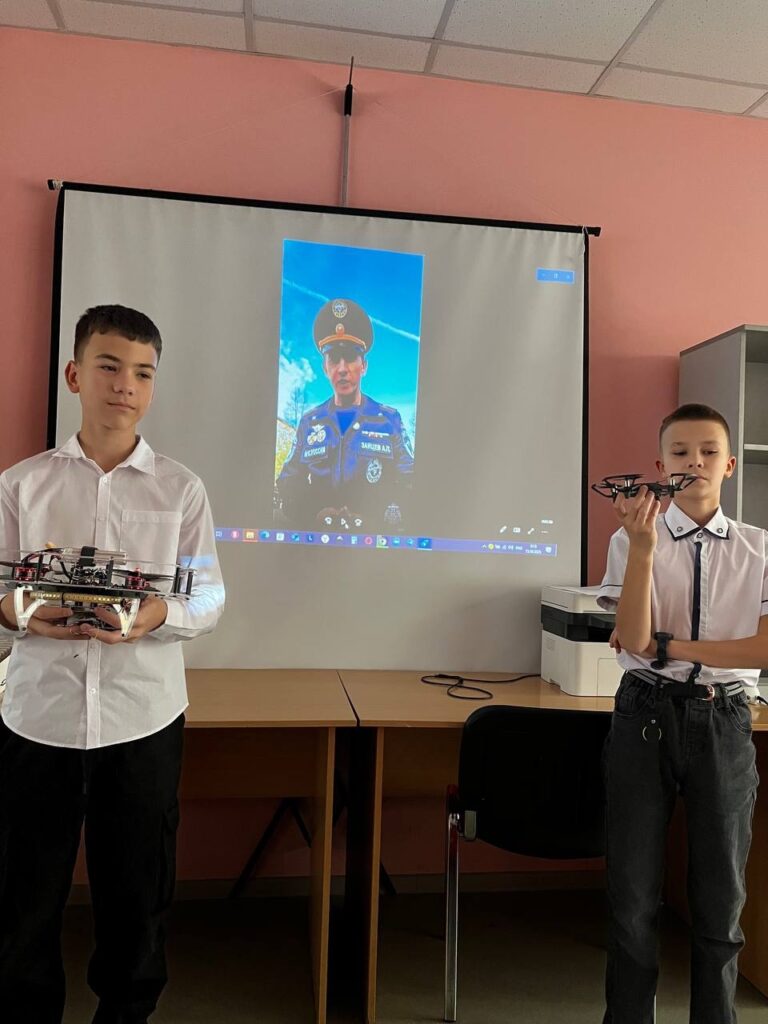 ГБОУ СОШ №2 г. Сызрани | Центр образования цифрового и  гуманитарного профилей «Точка роста»