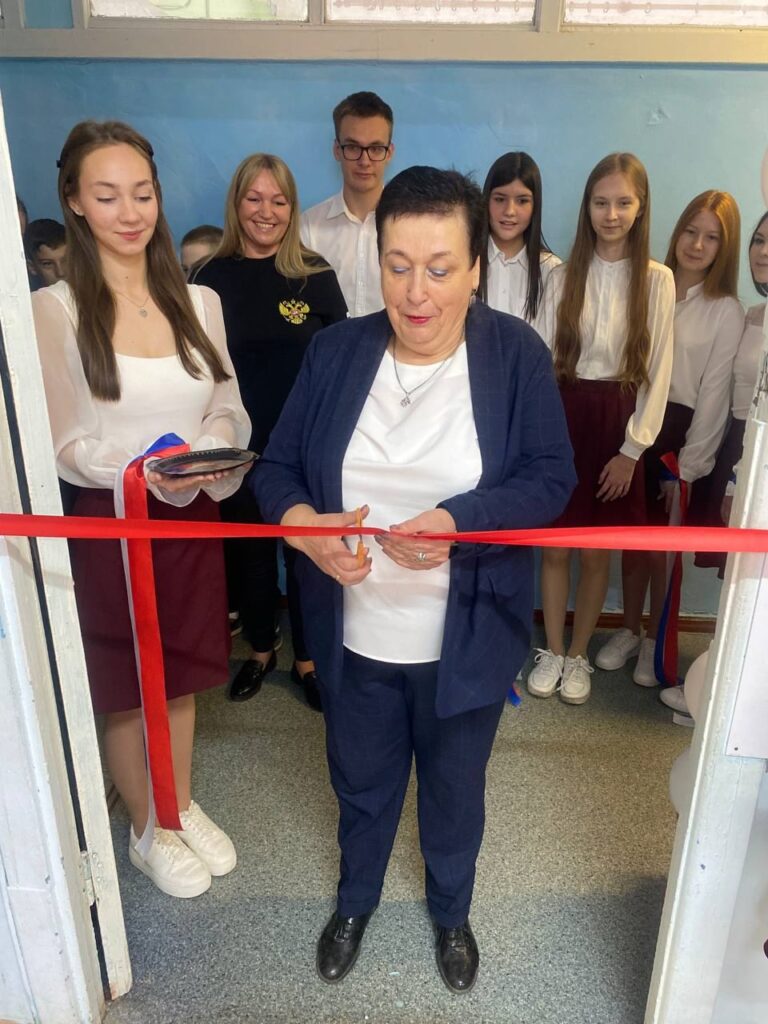 ГБОУ СОШ №2 г. Сызрани | Торжественное открытие класса патриотического воспитания и электронного тира в рамках проекта родительских инициатив «Точно в цель».