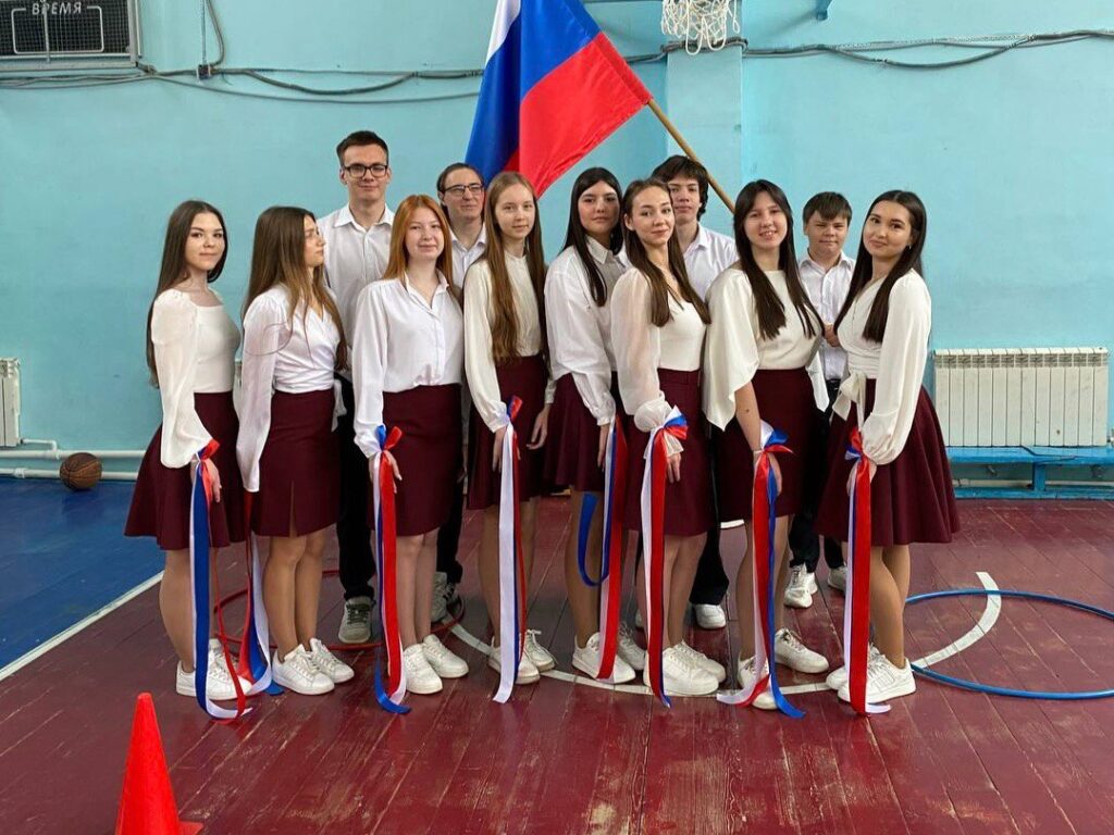 ГБОУ СОШ №2 г. Сызрани | Торжественное открытие класса патриотического воспитания и электронного тира в рамках проекта родительских инициатив «Точно в цель».