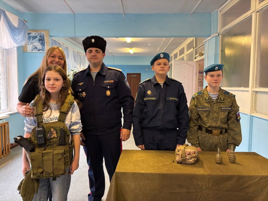 ГБОУ СОШ №2 г. Сызрани | Торжественное открытие класса патриотического воспитания и электронного тира в рамках проекта родительских инициатив «Точно в цель».