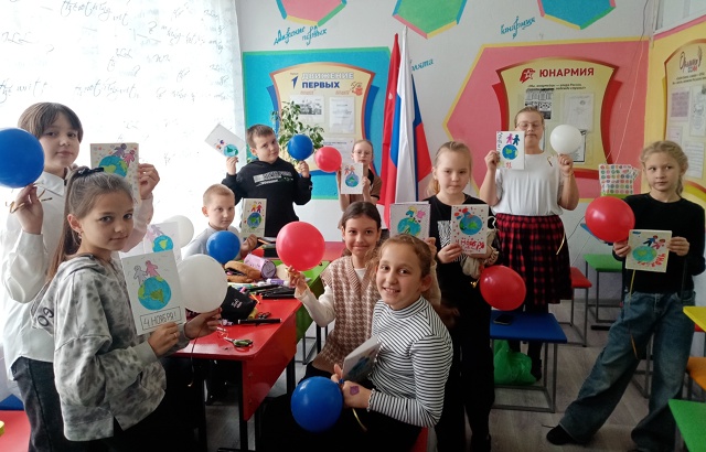 ГБОУ СОШ №2 г. Сызрани | Мастер-класс ко Дню народного единства в Центре детских инициатив