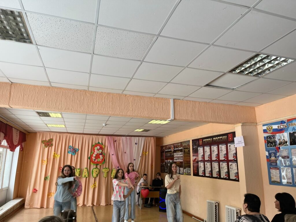 ГБОУ СОШ №2 г. Сызрани | Праздничный концерт, посвященный Международному женскому дню 8 Марта