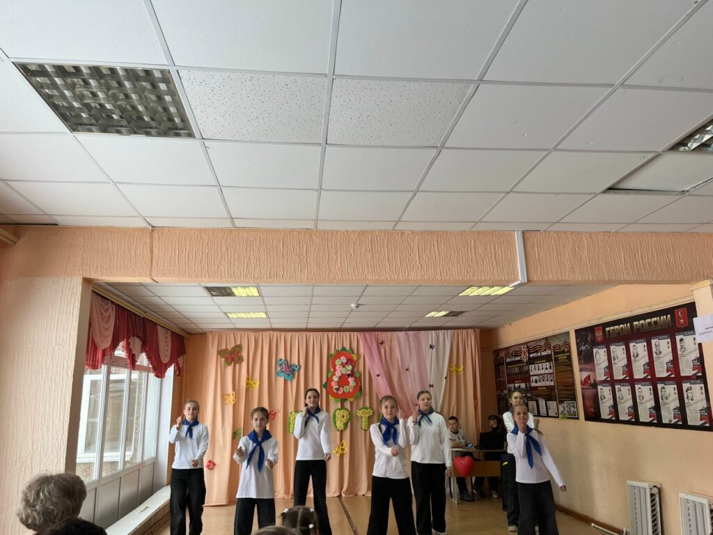 ГБОУ СОШ №2 г. Сызрани | Праздничный концерт, посвященный Международному женскому дню 8 Марта