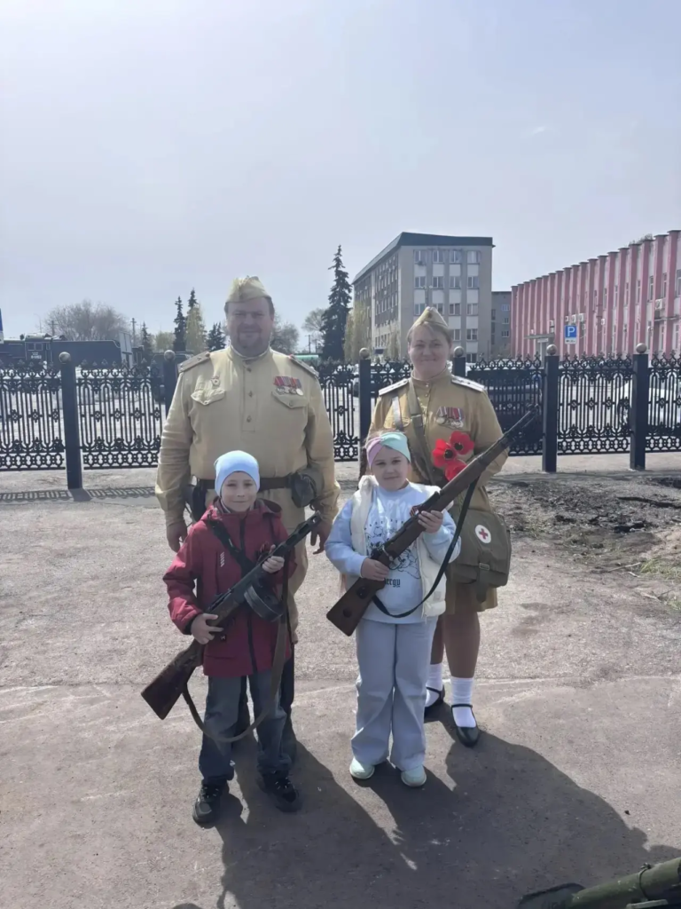 ГБОУ СОШ №2 г. Сызрани | Обучающиеся 2-б класса побывали на легендарном паровозе Победы «Лебедянка»