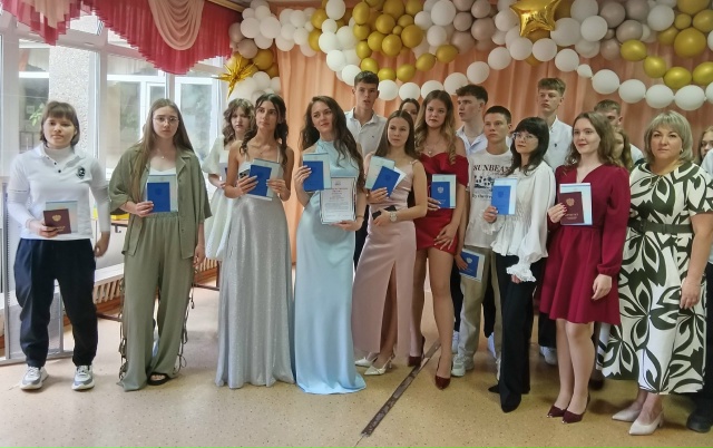 ГБОУ СОШ №2 г. Сызрани | Торжественное вручение аттестатов выпускникам 11 классов
